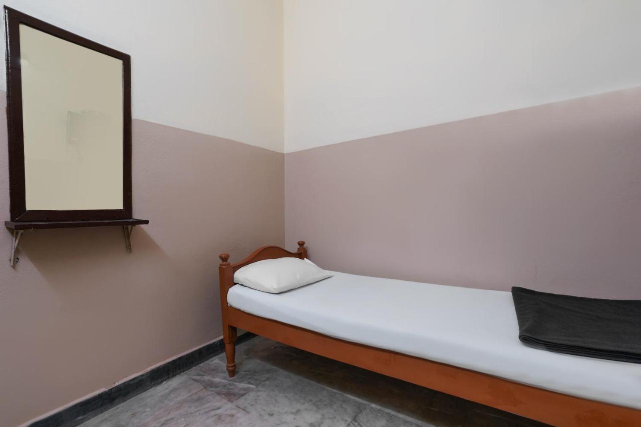 Spot On Sri Sai Lohith Lodge Near Snow World Secundurabad Екстериор снимка